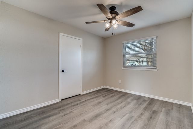 820 E Glendale Street, Crowley, TX 76036