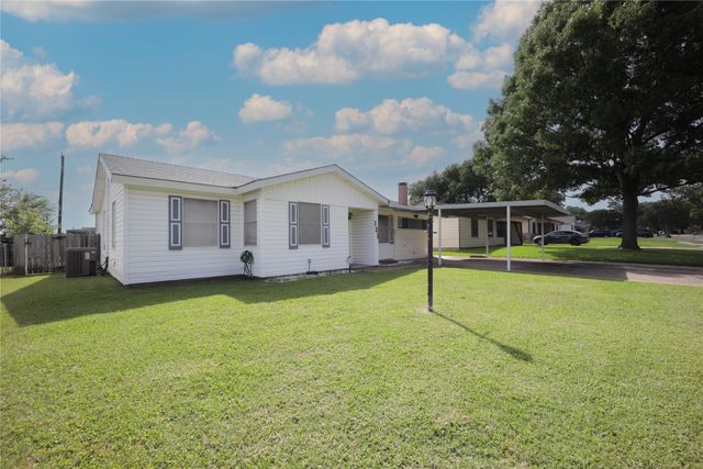 121 Highland Drive, Ennis, TX 75119