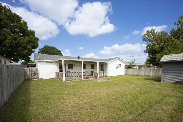 121 Highland Drive, Ennis, TX 75119