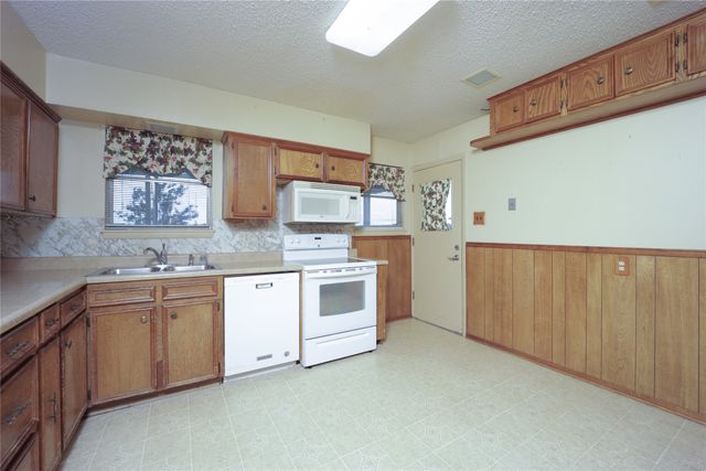 121 Highland Drive, Ennis, TX 75119
