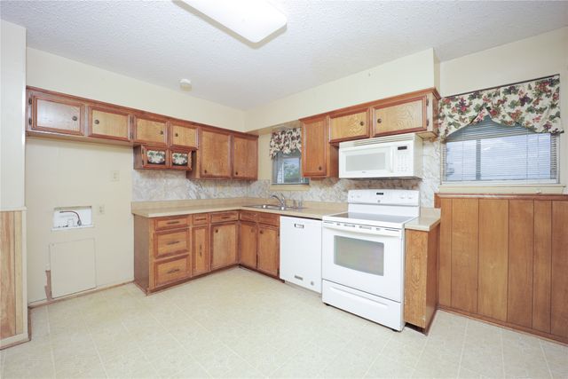 121 Highland Drive, Ennis, TX 75119