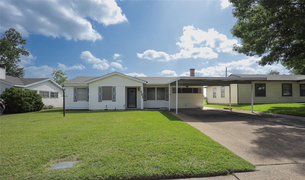 121 Highland Drive, Ennis, TX 75119