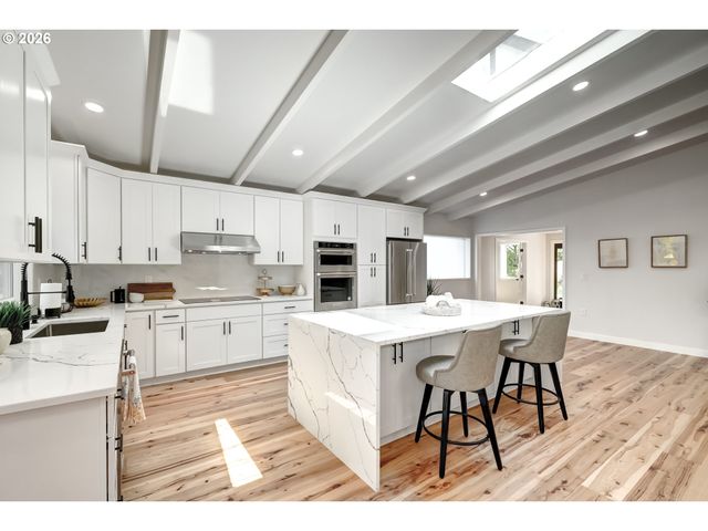 8885 Sw WHITEPINE Ln, Portland, OR 97225