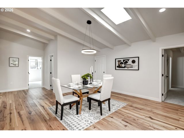 8885 Sw WHITEPINE Ln, Portland, OR 97225