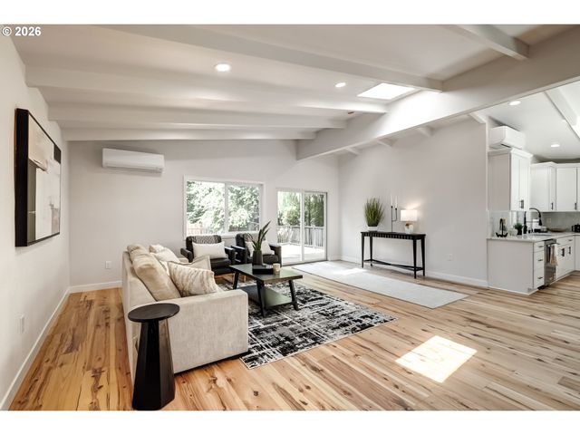 8885 Sw WHITEPINE Ln, Portland, OR 97225