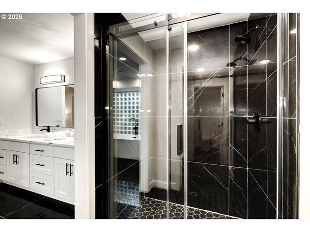 8885 Sw WHITEPINE Ln, Portland, OR 97225