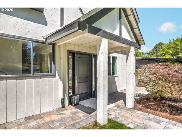 8885 Sw WHITEPINE Ln, Portland, OR 97225