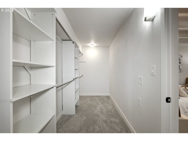 8885 Sw WHITEPINE Ln, Portland, OR 97225