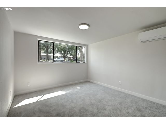 8885 Sw WHITEPINE Ln, Portland, OR 97225