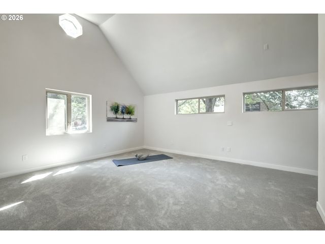 8885 Sw WHITEPINE Ln, Portland, OR 97225