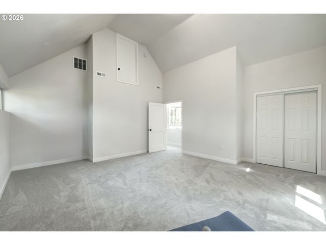 8885 Sw WHITEPINE Ln, Portland, OR 97225