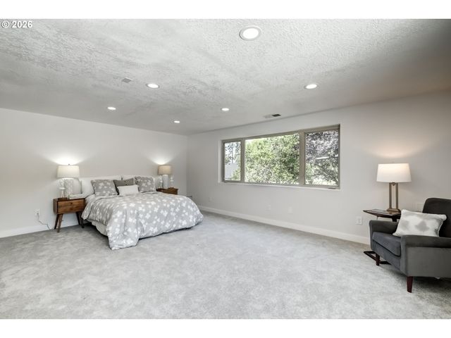 8885 Sw WHITEPINE Ln, Portland, OR 97225