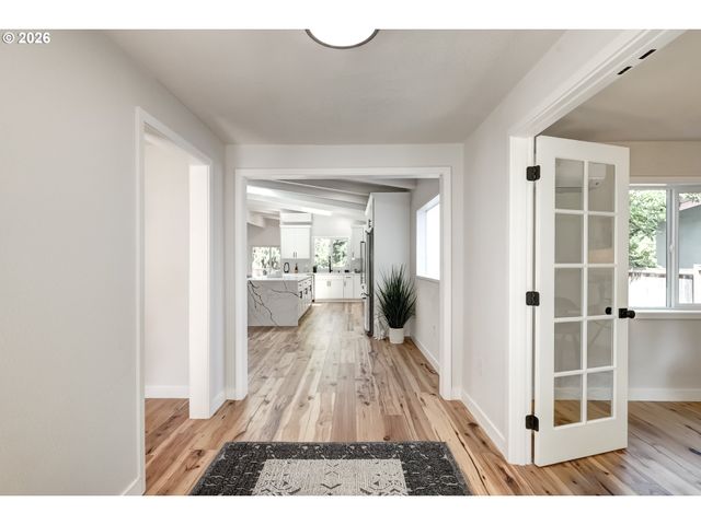 8885 Sw WHITEPINE Ln, Portland, OR 97225