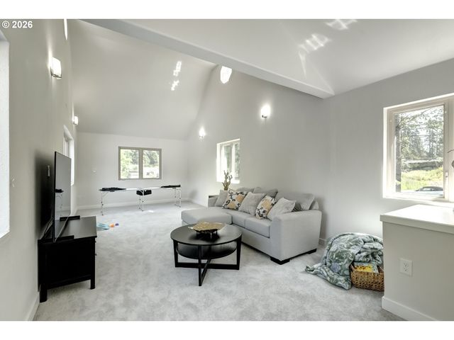 8885 Sw WHITEPINE Ln, Portland, OR 97225