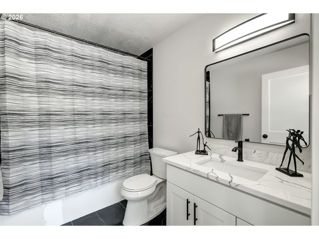 8885 Sw WHITEPINE Ln, Portland, OR 97225