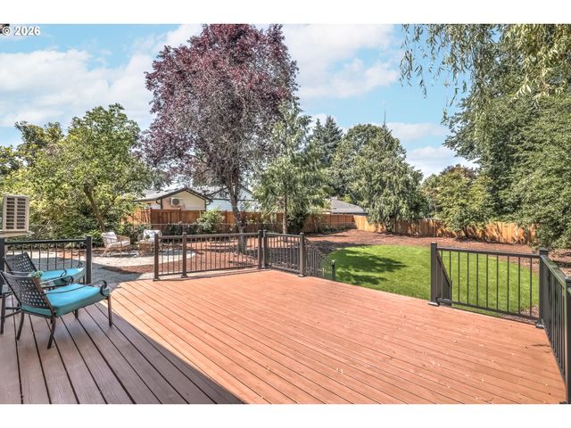 8885 Sw WHITEPINE Ln, Portland, OR 97225