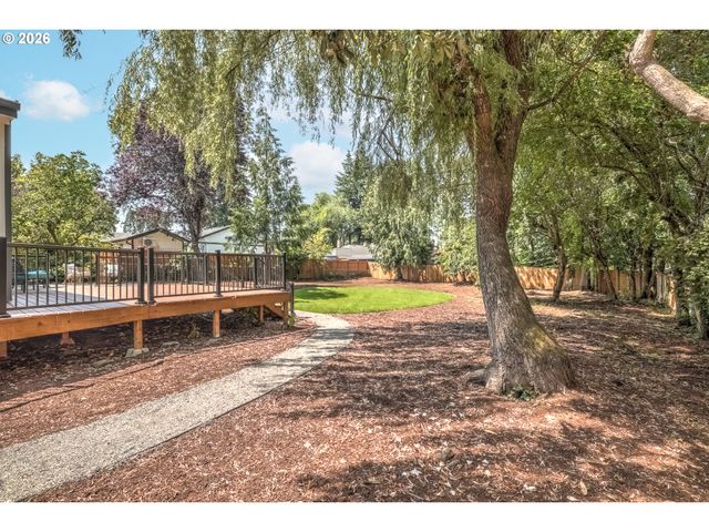 8885 Sw WHITEPINE Ln, Portland, OR 97225