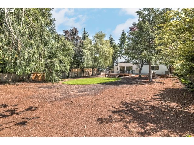 8885 Sw WHITEPINE Ln, Portland, OR 97225