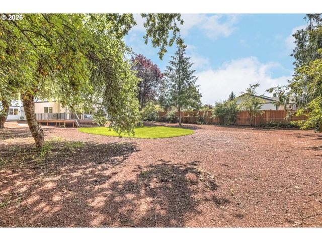 8885 Sw WHITEPINE Ln, Portland, OR 97225