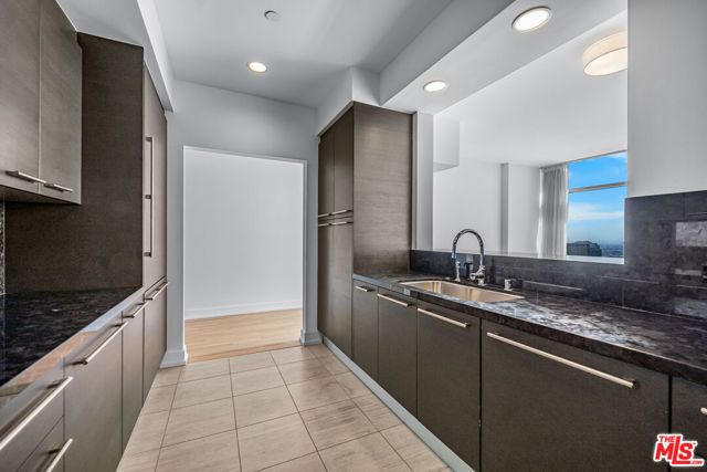 900 W Olympic Boulevard 36I, Los Angeles, CA 90015