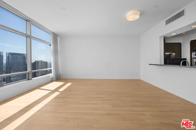 900 W Olympic Boulevard 36I, Los Angeles, CA 90015