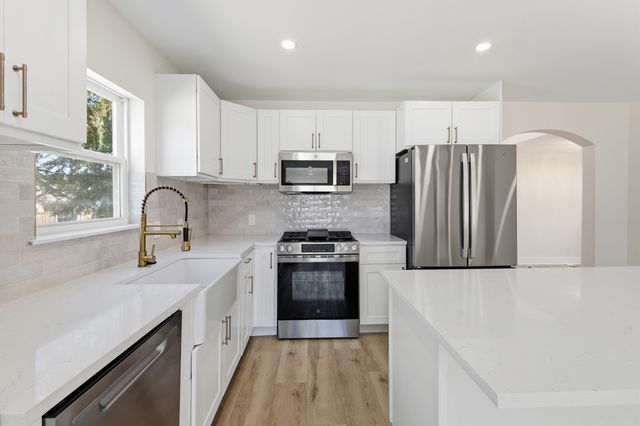 621 TRUMAN Street, Arlington, TX 76011