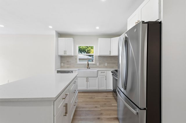 621 TRUMAN Street, Arlington, TX 76011