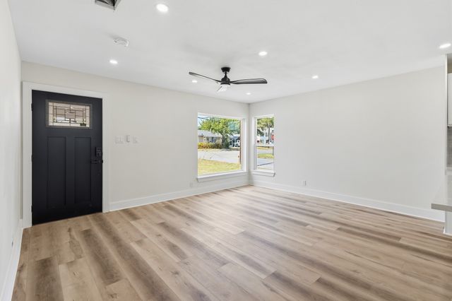 621 TRUMAN Street, Arlington, TX 76011
