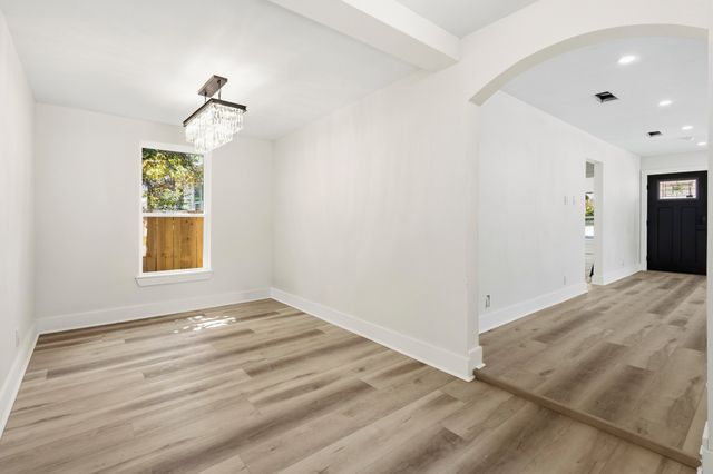 621 TRUMAN Street, Arlington, TX 76011