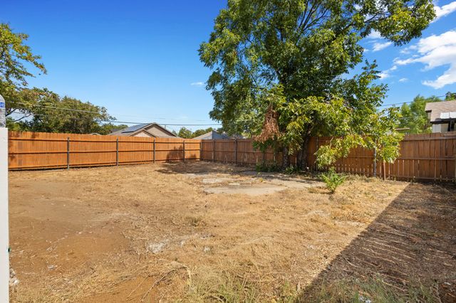621 TRUMAN Street, Arlington, TX 76011