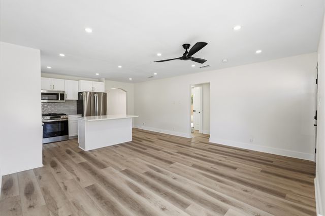 621 TRUMAN Street, Arlington, TX 76011