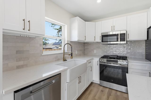 621 TRUMAN Street, Arlington, TX 76011