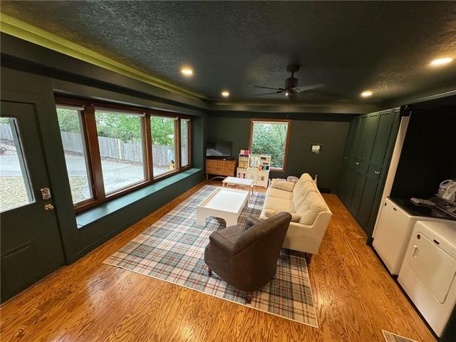 1000 Main Street, Higginsville, MO 64037