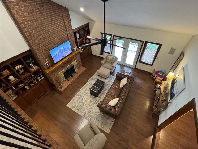 1000 Main Street, Higginsville, MO 64037