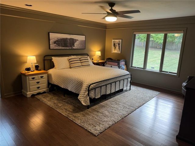 1000 Main Street, Higginsville, MO 64037