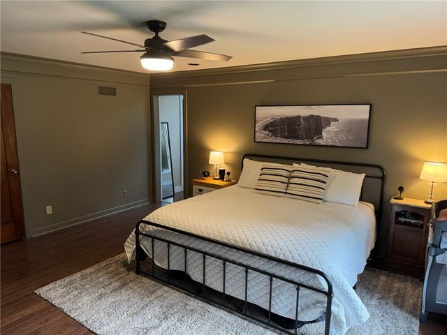 1000 Main Street, Higginsville, MO 64037