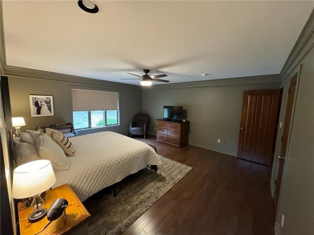 1000 Main Street, Higginsville, MO 64037