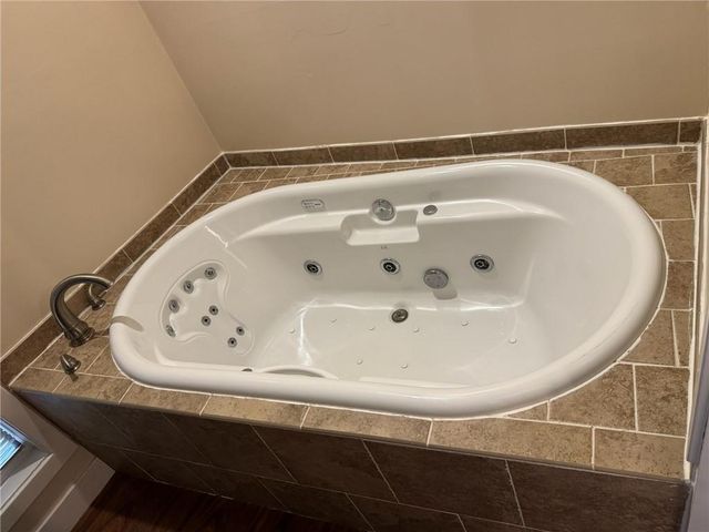 1000 Main Street, Higginsville, MO 64037