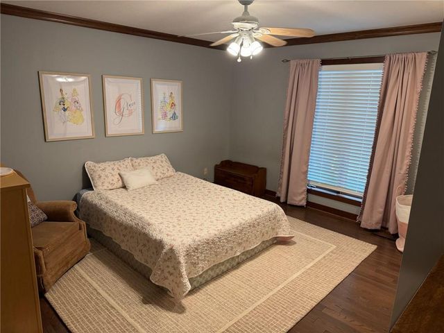 1000 Main Street, Higginsville, MO 64037