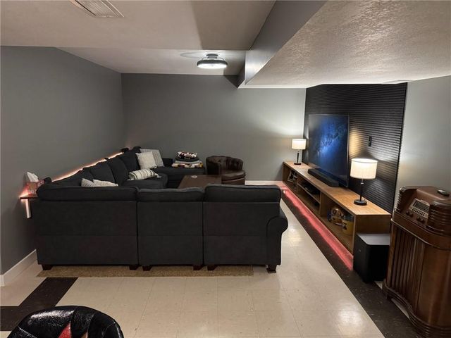 1000 Main Street, Higginsville, MO 64037