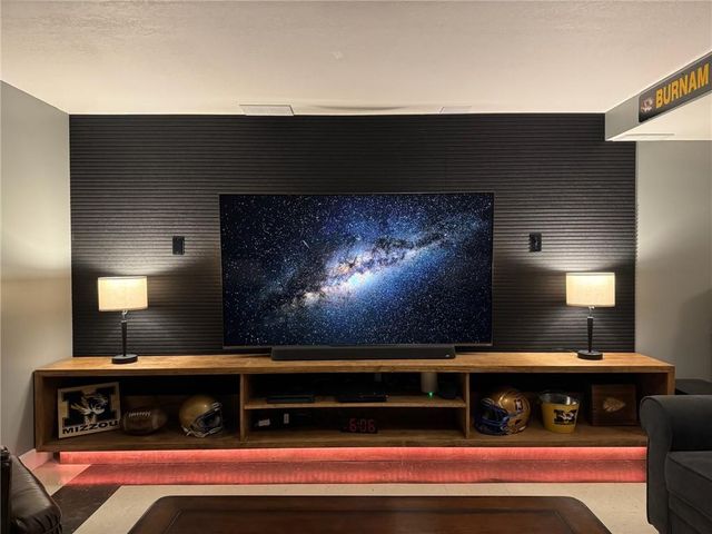 1000 Main Street, Higginsville, MO 64037