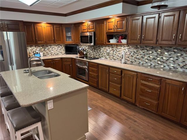 1000 Main Street, Higginsville, MO 64037