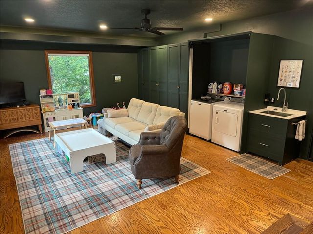 1000 Main Street, Higginsville, MO 64037