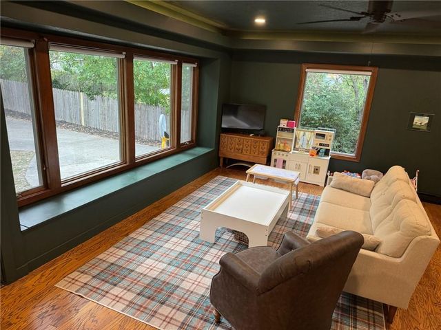 1000 Main Street, Higginsville, MO 64037