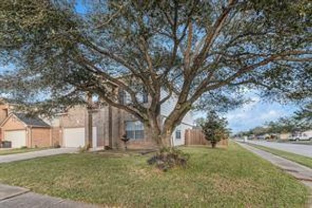 7902 Swan Lane, Baytown, TX 77523