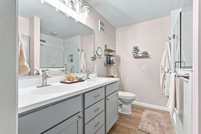 1353 White Oak Drive, Chaska, MN 55318