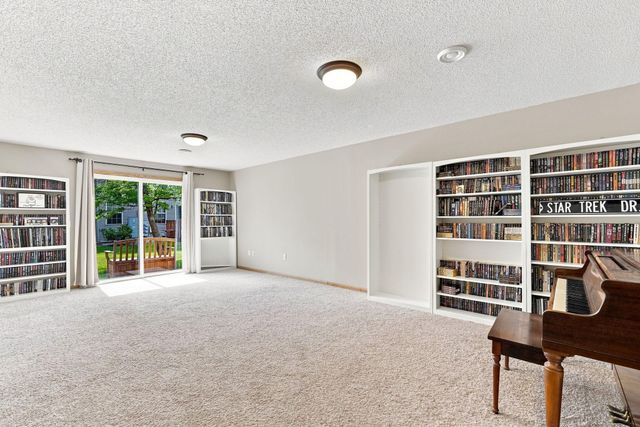 1353 White Oak Drive, Chaska, MN 55318