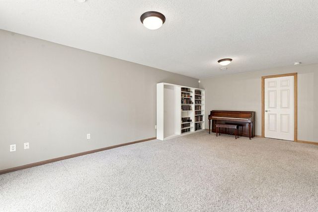1353 White Oak Drive, Chaska, MN 55318