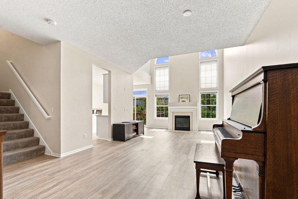 1353 White Oak Drive, Chaska, MN 55318 — photo 4