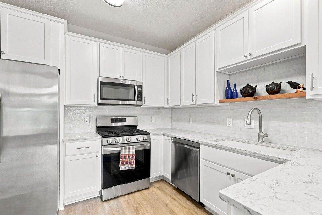 1353 White Oak Drive, Chaska, MN 55318 — photo 5